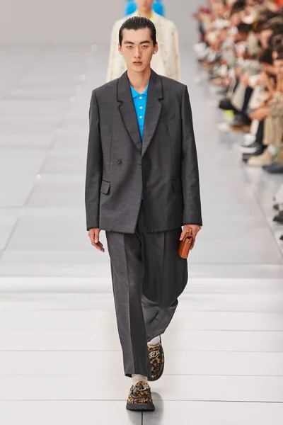 Look 48